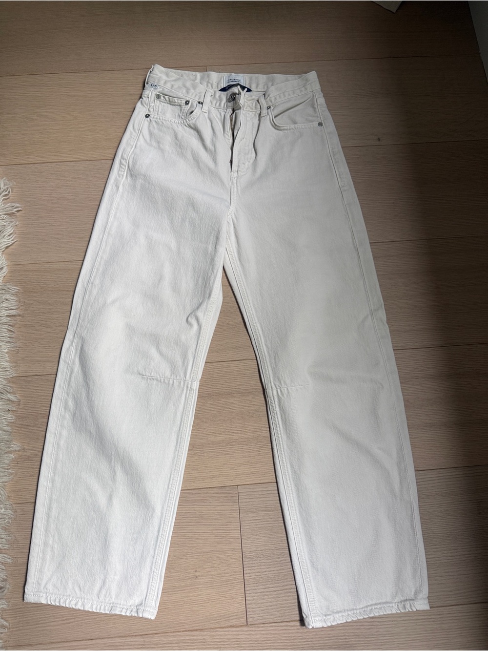 Citizens Of Humanity Off-White Relaxed slim barrel Jeans Miro in Almondette